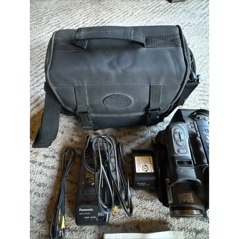 Panasonic PV-D209D PalmCorder VHS-C Camcorder Video Recorder Camera Tested Works